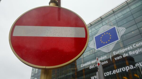 Логотип Евросоюза на здании штаб-квартиры Европейского парламента в Брюсселе - Sputnik Србија