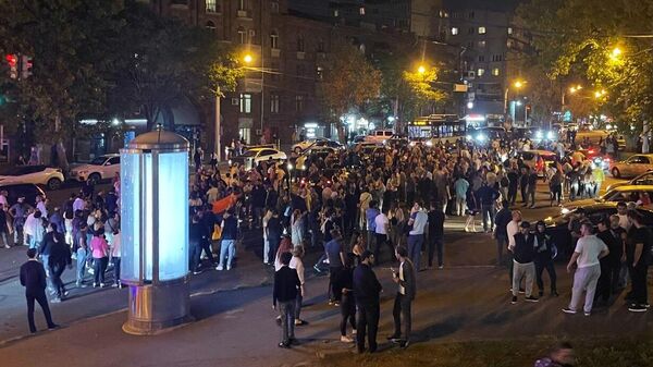 Протести у Јеревану због ескалације ситуације у Нагорно Карабаху - Sputnik Србија