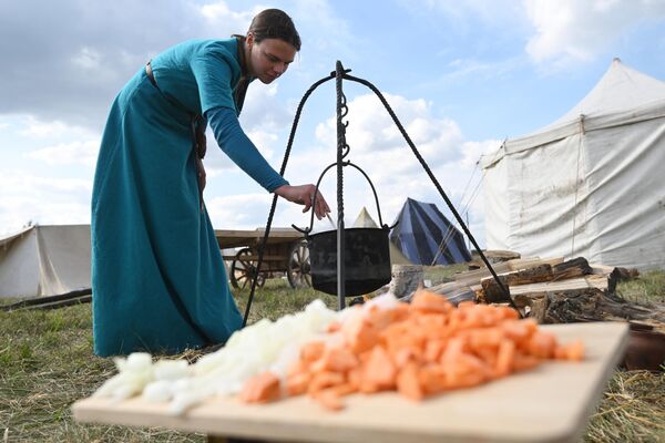 Припрема хране на војно-историјском фестивалу Куликово поље, посвећеном годишњици Куликовске битке - Sputnik Србија