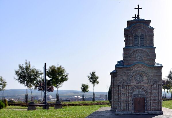 Minijature srpskih crkava i manastira rađene su po originalnim crtežima i u saradnji sa Zavodom za zaštitu spomenika Republike Srbije - Sputnik Srbija