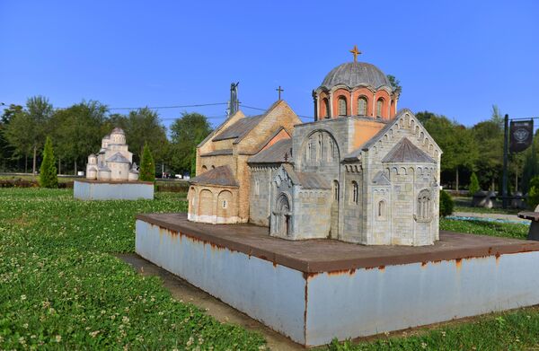 Idejni tvorac parka minijatura dr Boris Stajkovac i njegov tim želeli su da sačuvaju sećanje na naše manastire ali i edukuju mlade generacije o značaju srpskih svetinja  - Sputnik Srbija