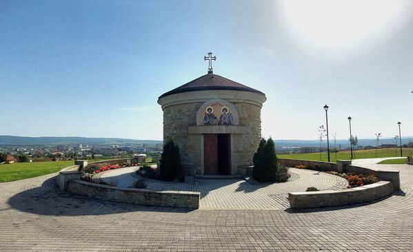 Replika Njegoševe kapele na Bagdali je podignuta 2013. godine povodom 200. godišnjice rođenja velikog pesnika i državnika. - Sputnik Srbija