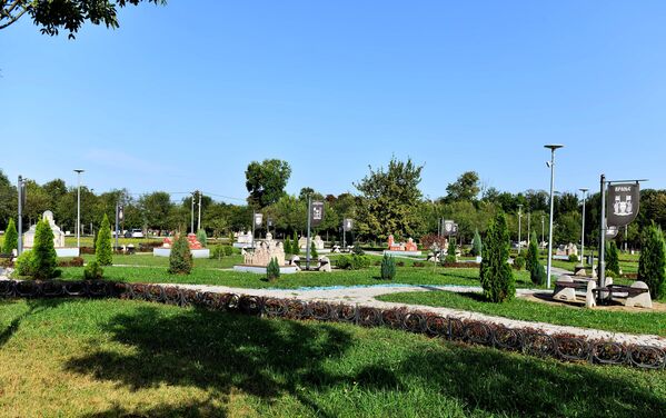 Park u obliku teritorije Srbije sa maketama naših svetinja je simbolično otvoren na jedan od najvećih srpskih praznika - Vidovdan - Sputnik Srbija