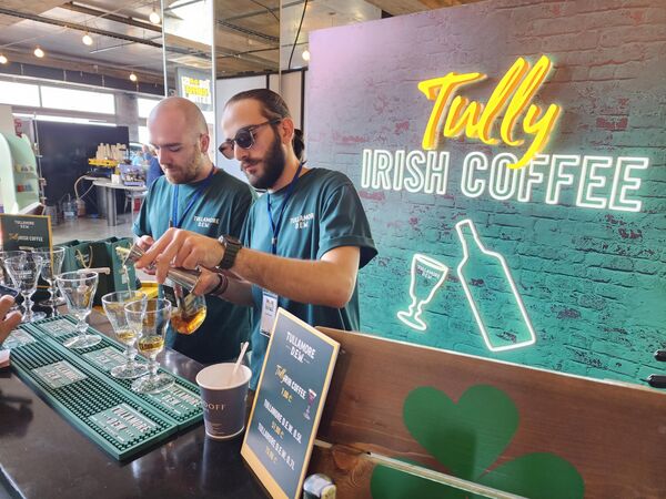 Гости су били позвани да пробају различите варијације популарног напитка. - Sputnik Србија