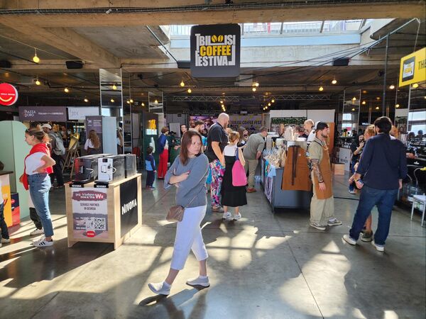 Парк Мтацминда је  популарно место за одмор грађана Тбилисија и њихових гостију. - Sputnik Србија