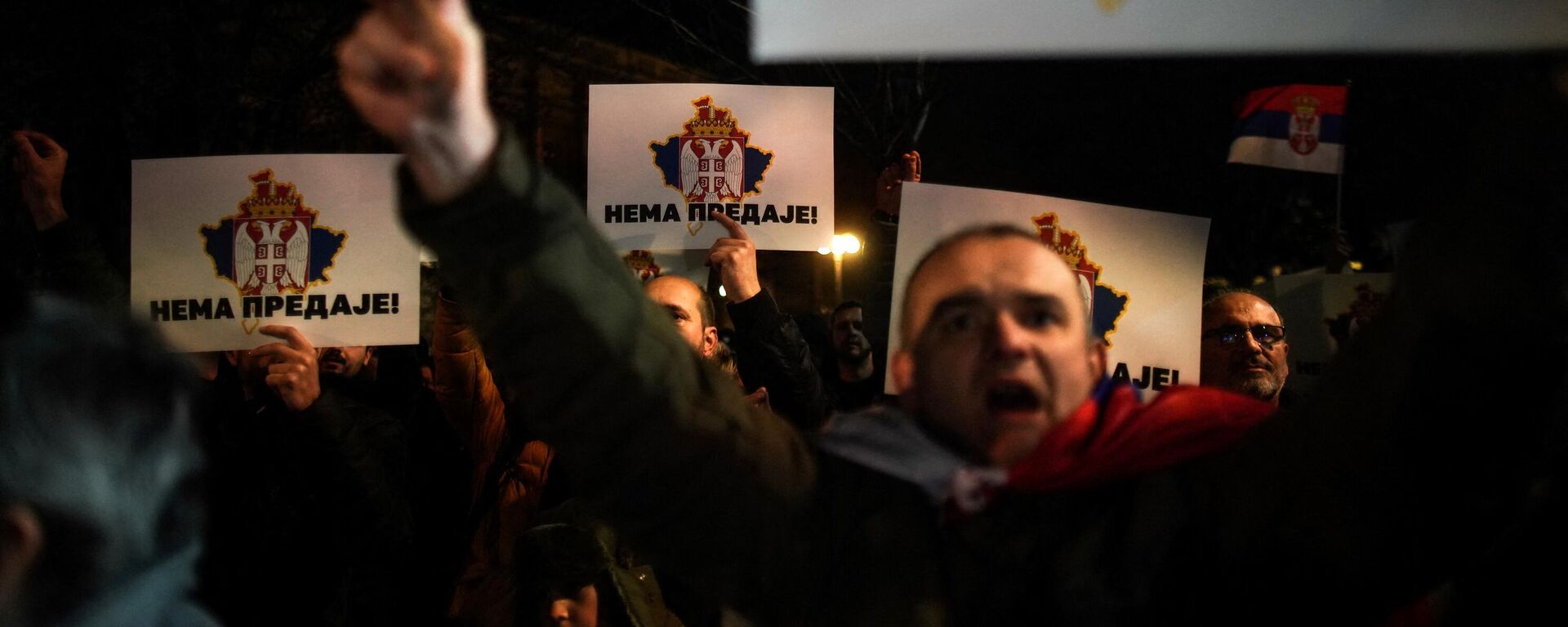 Plakati Nema predaje i mapa Kosova u boji srpske zastave - Sputnik Srbija, 1920, 28.09.2023