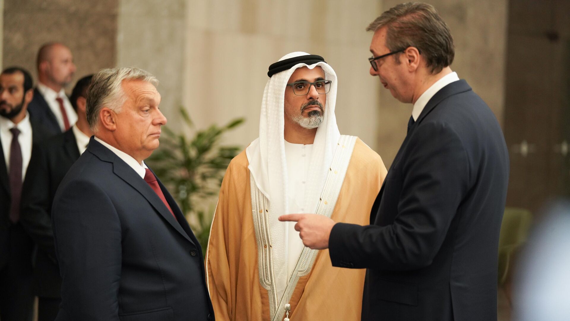 Predsednik Srbije Aleksandar Vučić sastao se sa predsednikom Vlade Mađarske Viktorom Orbanom i ličnim izaslanikom predsednika Ujedinjenih Arapskih Emirata, princem prestolonaslednikom Abu Dabija NJ.V. šeikom Kaledom bin Mohamedom bin Zajedom Al Nahjanom Predsednik Srbije Aleksandar Vučić sastao se sa predsednikom Vlade Mađarske Viktorom Orbanom i ličnim izaslanikom predsednika Ujedinjenih Arapskih Emirata, princem prestolonaslednikom Abu Dabija NJ.V. šeikom Kaledom bin Mohamedom bin Zajedom Al Nahjanom - Sputnik Srbija, 1920, 29.09.2023
