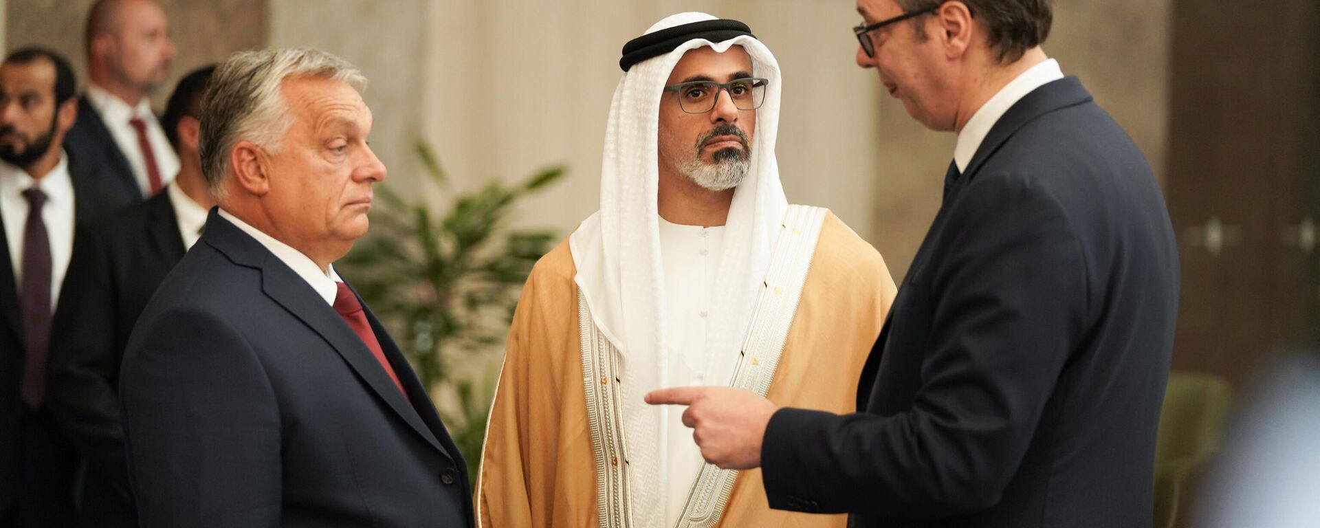 Predsednik Srbije Aleksandar Vučić sastao se sa predsednikom Vlade Mađarske Viktorom Orbanom i ličnim izaslanikom predsednika Ujedinjenih Arapskih Emirata, princem prestolonaslednikom Abu Dabija NJ.V. šeikom Kaledom bin Mohamedom bin Zajedom Al Nahjanom - Sputnik Srbija, 1920, 29.09.2023