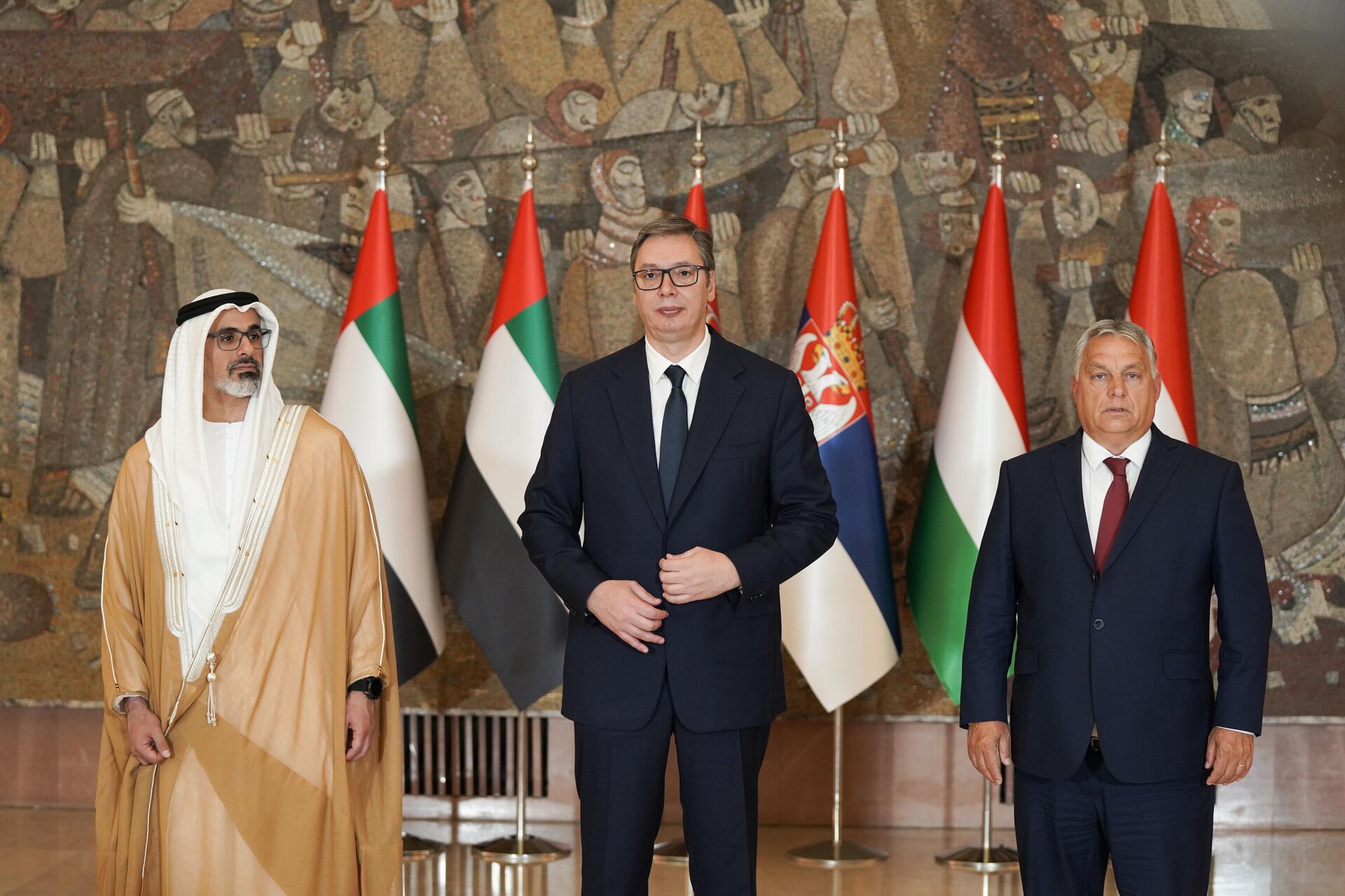 Predsednik Srbije Aleksandar Vučić sastao se sa predsednikom Vlade Mađarske Viktorom Orbanom i ličnim izaslanikom predsednika Ujedinjenih Arapskih Emirata, princem prestolonaslednikom Abu Dabija NJ.V. šeikom Kaledom bin Mohamedom bin Zajedom Al Nahjanom Predsednik Srbije Aleksandar Vučić sastao se sa predsednikom Vlade Mađarske Viktorom Orbanom i ličnim izaslanikom predsednika Ujedinjenih Arapskih Emirata, princem prestolonaslednikom Abu Dabija NJ.V. šeikom Kaledom bin Mohamedom bin Zajedom Al Nahjanom - Sputnik Srbija, 1920, 29.09.2023