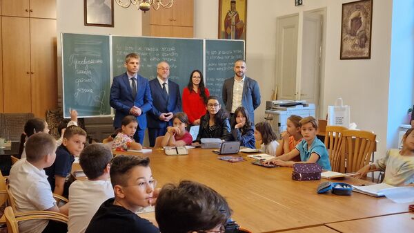 Управа за сарадњу с дијаспором и Србима у региону отворила је десет нових допунских школа српског језика широм Аустрије - Sputnik Србија