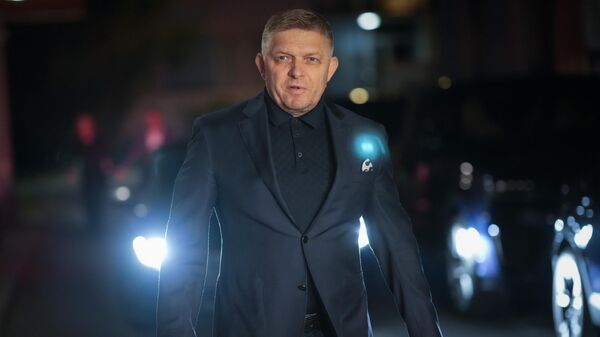Роберт Фицо стиже у седиште странке posлe затварања бирачких места  - Sputnik Србија