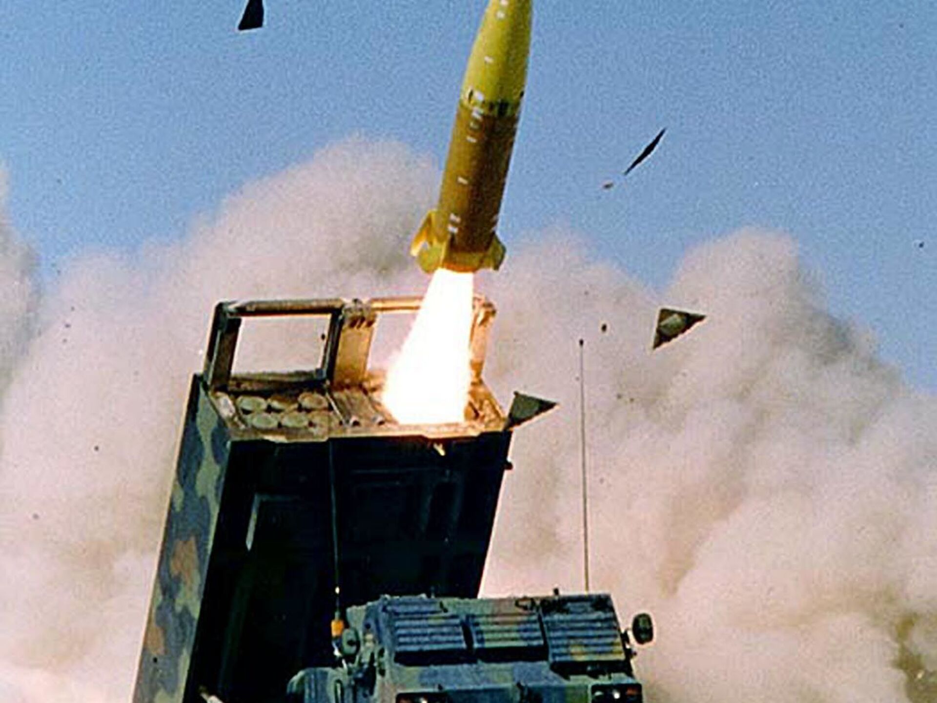 Atacms ракета радиус поражения. Баллистические ракеты atacms. Ракета MGM-140 atacms. Ракеты atacms дальность. Системы ракет большой дальности atacms.