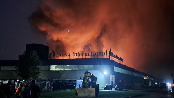 Požar u preduzeću Drava Internacional u Osijeku - Sputnik Srbija
