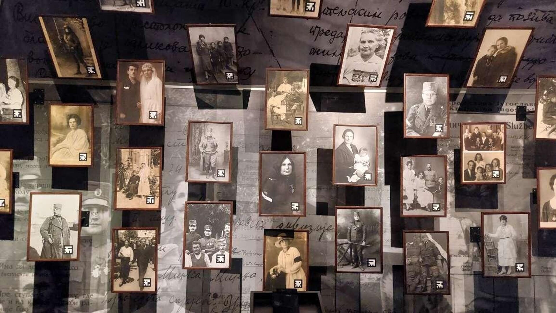 Centralno mesto izložbe zauzima interaktivni mozaik koji čine brojne Milunkine fotografije. - Sputnik Srbija, 1920, 05.10.2023