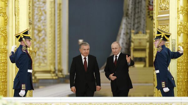 Predsednici Rusije i Uzbekistana, Vladimir Putin i Šavkat Mirzijojev u Kremlju - Sputnik Srbija