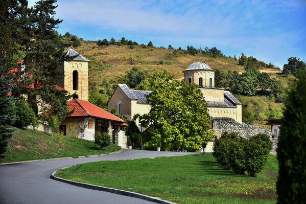 Сопоћани су некада имали богато имање, a данас су се свела на неколико њива око манастира. Зна се да је манастир  на извору Рашке имао и своје воденице. - Sputnik Србија