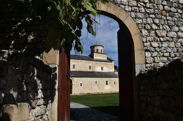 Манастир Сопоћани припада Епархији рашко-призренској Српске православне цркве. Као целина представља непокретно културно добро као споменик културе од изузетног значаја. - Sputnik Србија