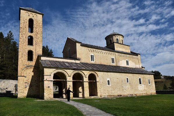 Током периода османлијске власти, у 17. веку, манастир је значајно страдао, а обновљен је у првим деценијама 20. века. Након обнове Сопоћани су једно време били женски манастир. После доласка десет монаха и искушеника из манастира Црна Река 1996. године манастир поново постаје општежитељни, као и што је био у средњем веку. Данас манастир броји тридесет монаха и искушеника. - Sputnik Србија