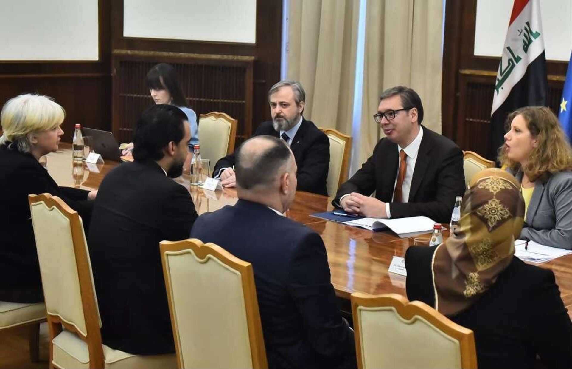Predsednik Srbije Aleksandar Vučić sa predsednikom iračkog parlamenta Muhamedom El Halbusijem - Sputnik Srbija, 1920, 10.10.2023