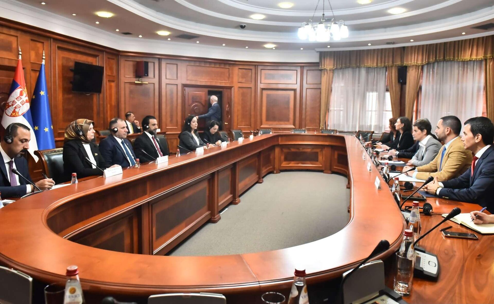 Predsednik Vlade Srbije Ana Brnabić sa predsednikom iračkog parlamenta Muhamedom El Halbusijem.  - Sputnik Srbija, 1920, 10.10.2023