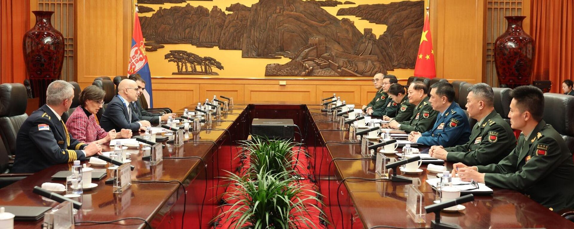 Srpska delegacija na sastanku sa kineskom  - Sputnik Srbija, 1920, 17.10.2023