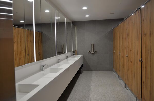 Moderno opremljeni toaleti u novoj železničkoj stanici Prokop - Sputnik Srbija