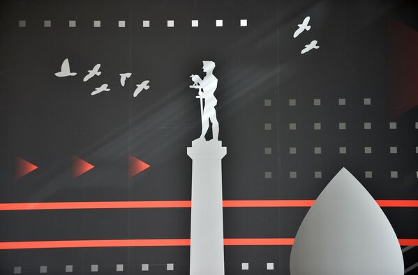 Na bočnom zidu nove železničke stanice oslikani su simboli Beograda -Pobednik na Kalemegdanu i Hram Svetog Save  - Sputnik Srbija