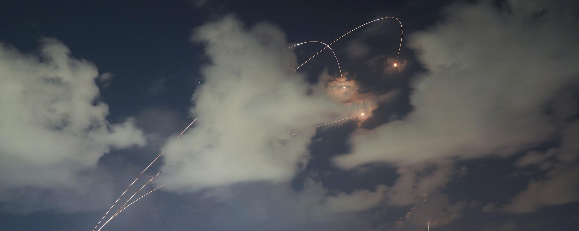 Израелски систем Гвоздена купола пресреће ракете испаљене из Појаса Газе - Sputnik Србија, 1920, 19.10.2023