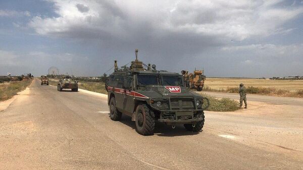 Ruske snage tokom patrole na putu Alep-Latakija u Idlibu  - Sputnik Srbija