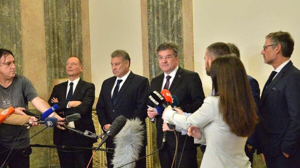 Представници велике петорке после састанка са председником Србије Александром Вучићем - Sputnik Србија
