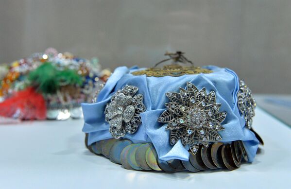 Deo narodne nošnje Srba na Kosovu i Metohiji na štandu Kancelarije za Kosovo i Metohiju  - Sputnik Srbija