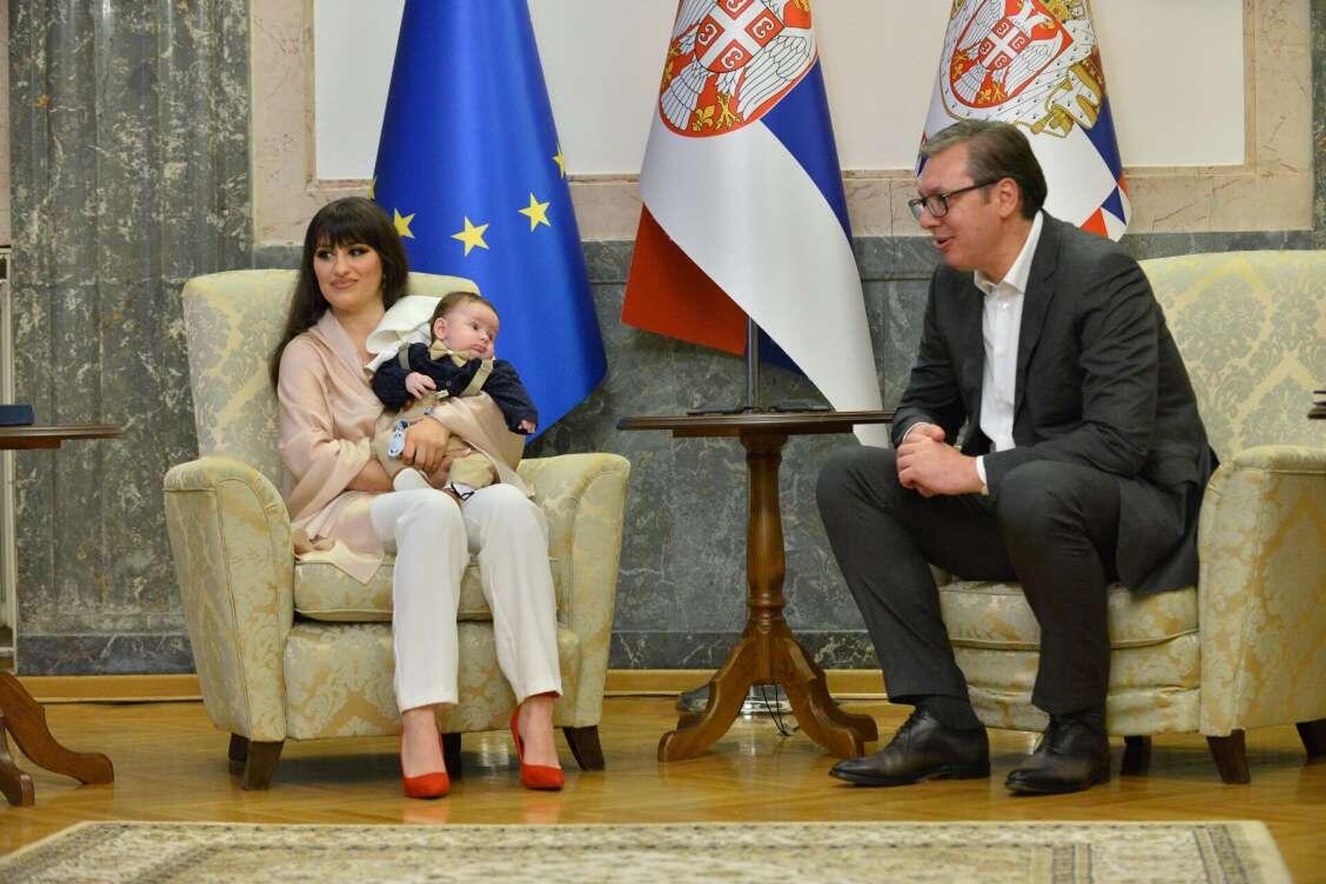 Predsednik Srbije Aleksandar Vučić primio je danas članove porodice Janković sa Kosova i Metohije čiji sin Lazar je hiljadita beba koja je rođena u bolnici u Pasjanu - Sputnik Srbija, 1920, 22.02.2024