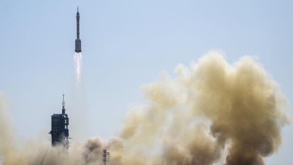 Kina lansirala svemirski brod Šendžou-17 - Sputnik Srbija