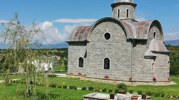 Црква Светог Архангела Гаврила у српском повратничком селу Осојане - Sputnik Србија