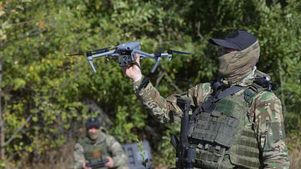 Ruski vojnik sa dronom - Sputnik Srbija