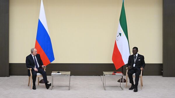  Председници Русије и Екваторијалне Гвинеје, Владимир Путин и Теодоро Обијанг Нгема Мбасого - Sputnik Србија