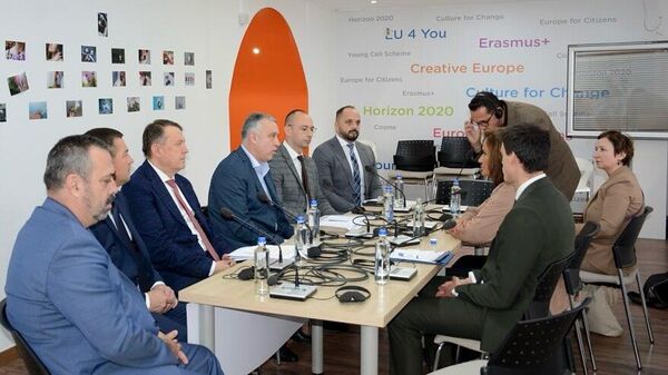 Представници Српске листе одржали су данас састанак са известиоцем Савета Европе Дором Бакојанис - Sputnik Србија