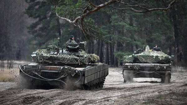 Tenkovi T-80 u zoni specijalne vojne operacije - Sputnik Srbija