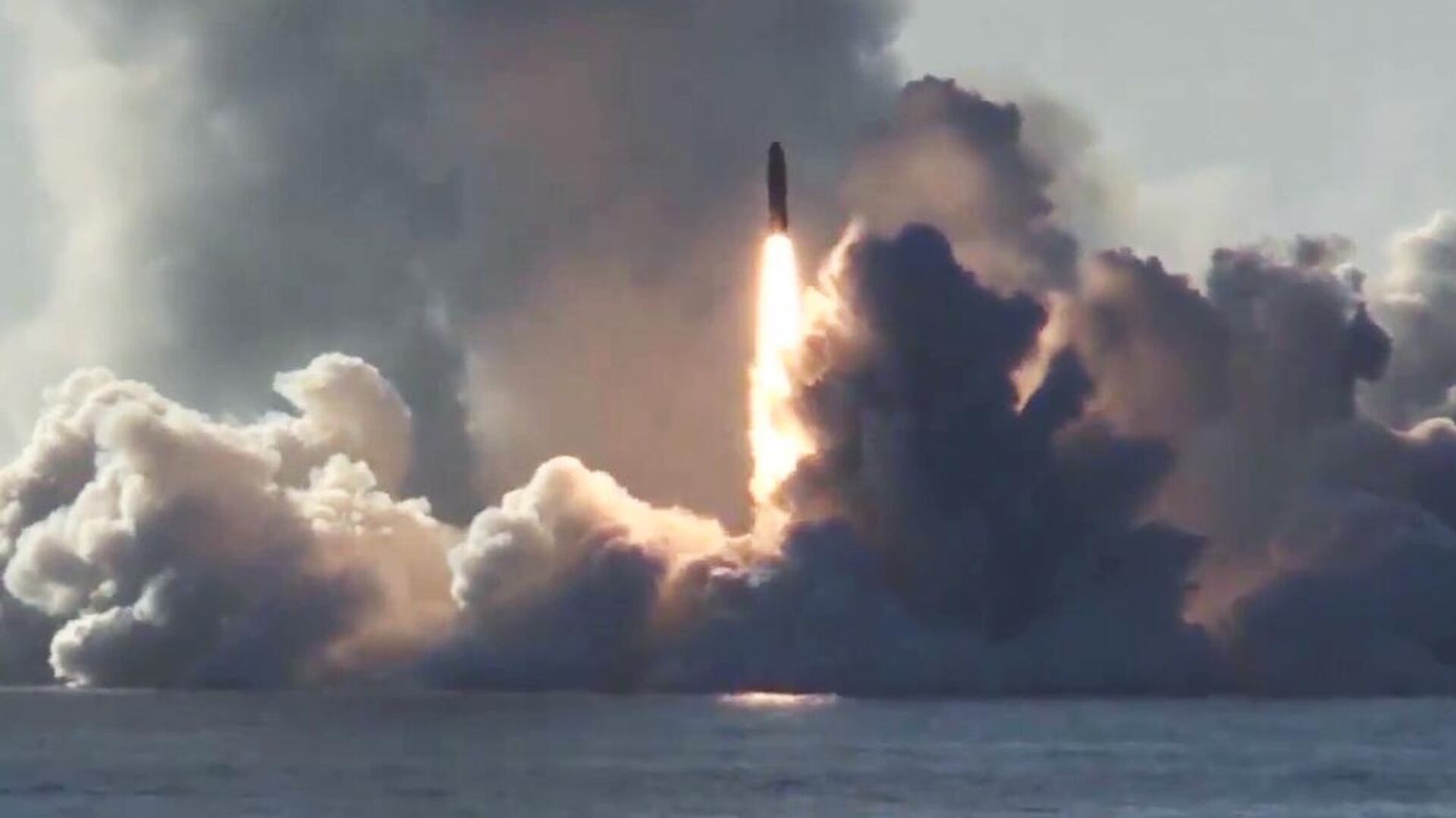 Российский флот успешно спущен на воду ракета “Булава“ /video/