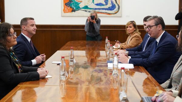 Predsednik Srbije Aleksandar Vučić sa predsednikom Predstavničkog doma Parlamenta Rumunije Alfredom Robertom Simonisom - Sputnik Srbija