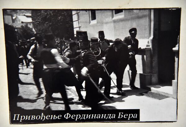 Фотографија привођења Фердинанда Фрања Бера коју је аустоугарска штампа приказивала као хапшење Принципа - Sputnik Србија