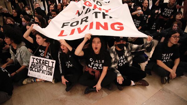 Ljudi u Njujorku protestuju protiv rata u Izraelu - Sputnik Srbija