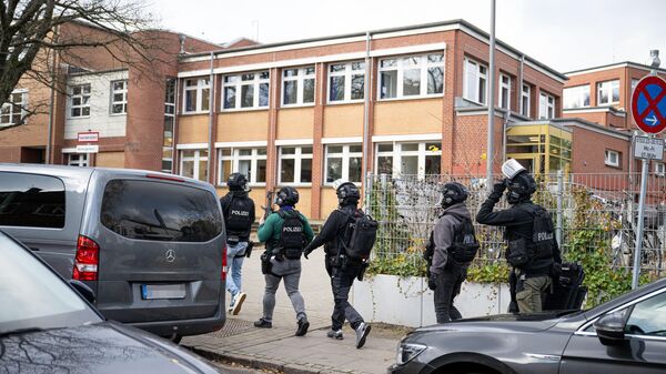 Немачка полиција око школе у Хамбургу - Sputnik Србија