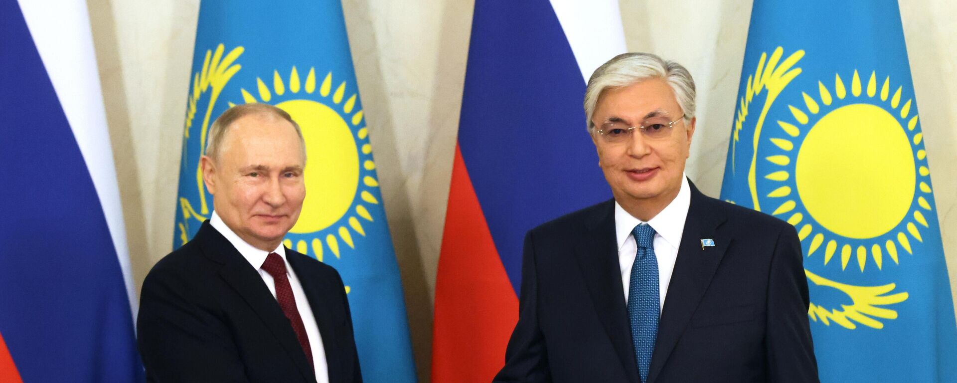 Predsednici Rusije i Kazahstana, Vladimir Putin i Kasim-Žomart Tokajev - Sputnik Srbija, 1920, 09.11.2023