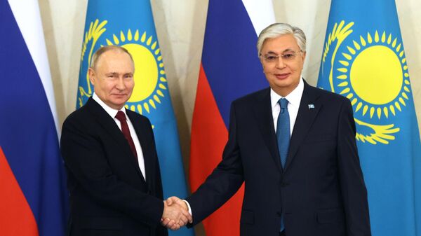 Председници Русије и Казахстана, Владимир Путин и Касим-Жомарт Токајев - Sputnik Србија