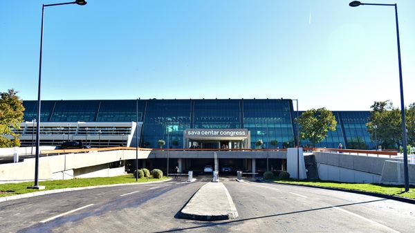 Sava centar će početi da radi od prvog dana otvaranja, 14. novembra kada će biti održan Evropski kongres nutricionista. U planu su i Evropski kongres vaskularnih hirurga,  zatim Evropski kongres kardiologa za srčanu insuficijenciju 2025. godine, kao i Evropski kongres endoskopske hirurgije koji će biti održan 2026. godine  - Sputnik Srbija