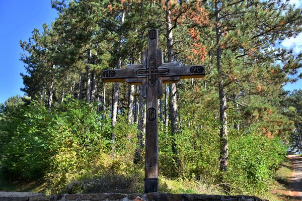 Након пада српске средњовековне државе, светиња дели тешку судбину народа. Попут других српских богомоља, које су страдале од стране Османлија, тако су се и Ступови нашли на мети турске освете због учешћа Срба на страни Аустријанаца. Након Астријско-турског рата 1689.године, последњих 16 монаха је бојећи се турске одмазде избегло на север и манастир је запустео - Sputnik Србија