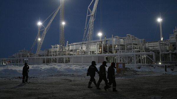 Proizvodna platforma gasovoda za prirodni tečni gas Arktik PTG 2 - Sputnik Srbija