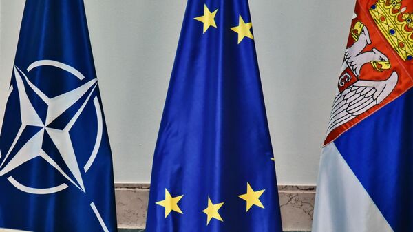Заставе НАТО, ЕУ и Србије - Sputnik Србија