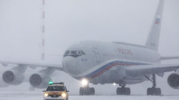 Avion predsednika Vladimira Putina u Minsku - Sputnik Srbija